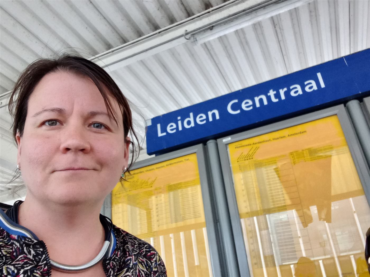 Oksana Oliinyk bij Leiden Centraal — in de universiteitsstad van Johan Huizinga