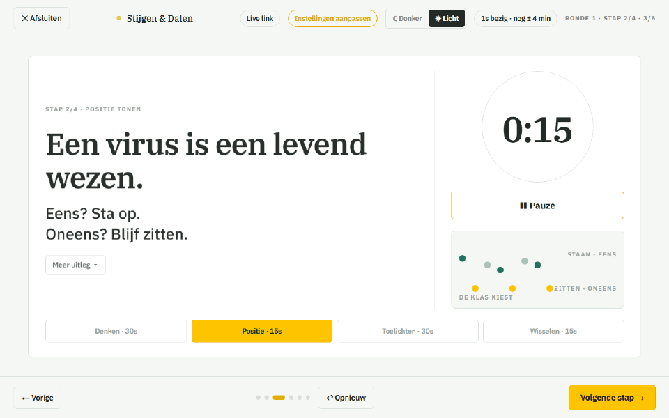 Stijgen & Dalen op het bord: de stelling «Een virus is een levend wezen.», met «Eens? Sta op. Oneens? Blijf zitten.», een timer die aftelt en een schema waarin de klas zich verdeelt over staan en zitten